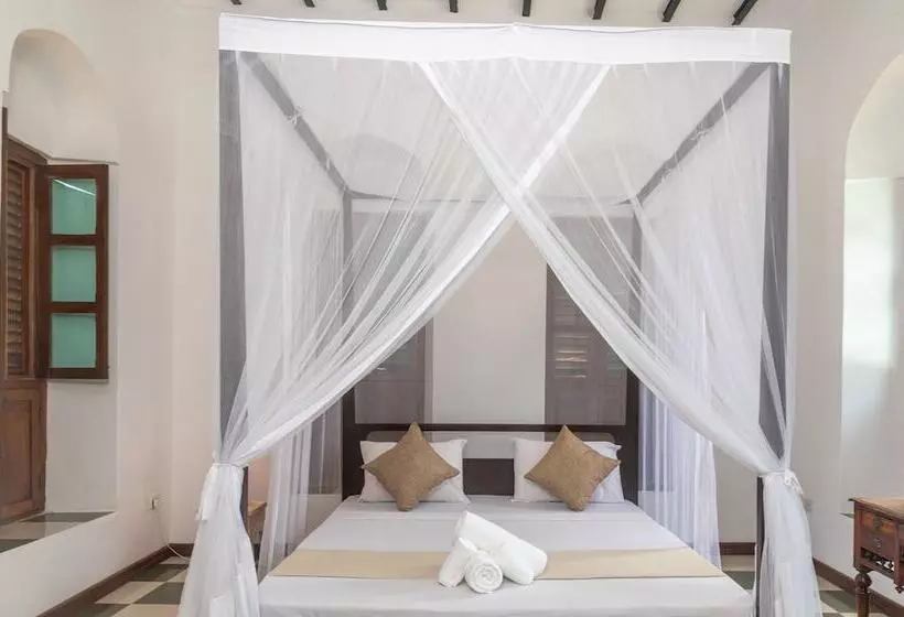 هتل The Manor House By Sansi