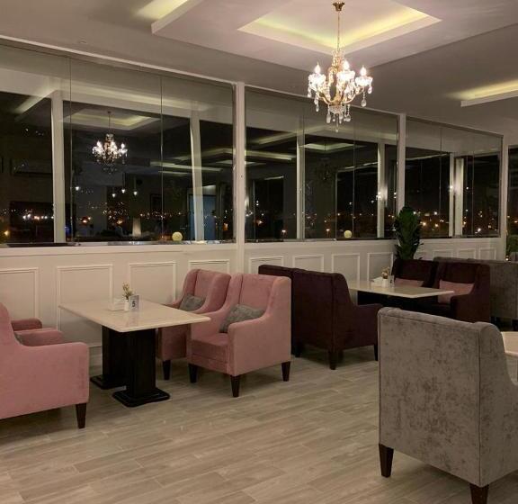 Ladera Hotel Tanomah