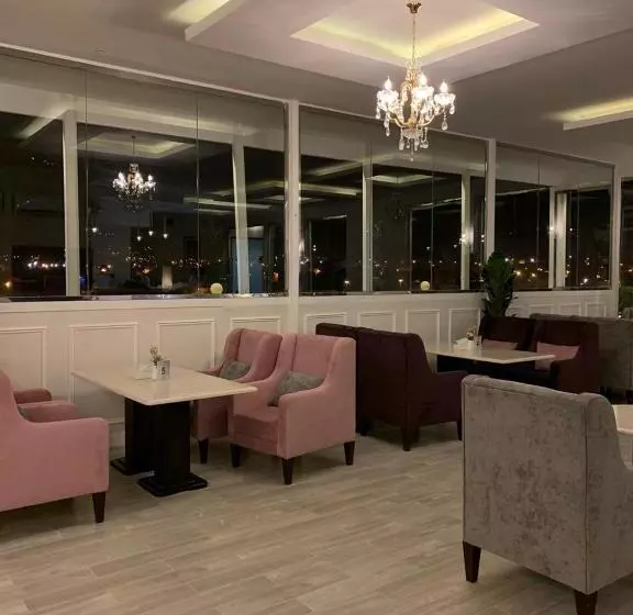 Ladera Hotel Tanomah