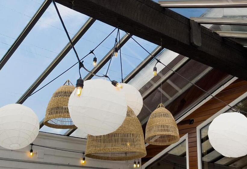 汽车旅馆  The Oceanside, A Coast