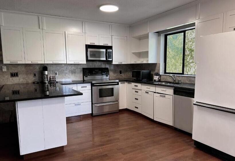 汽车旅馆  The Oceanside, A Coast