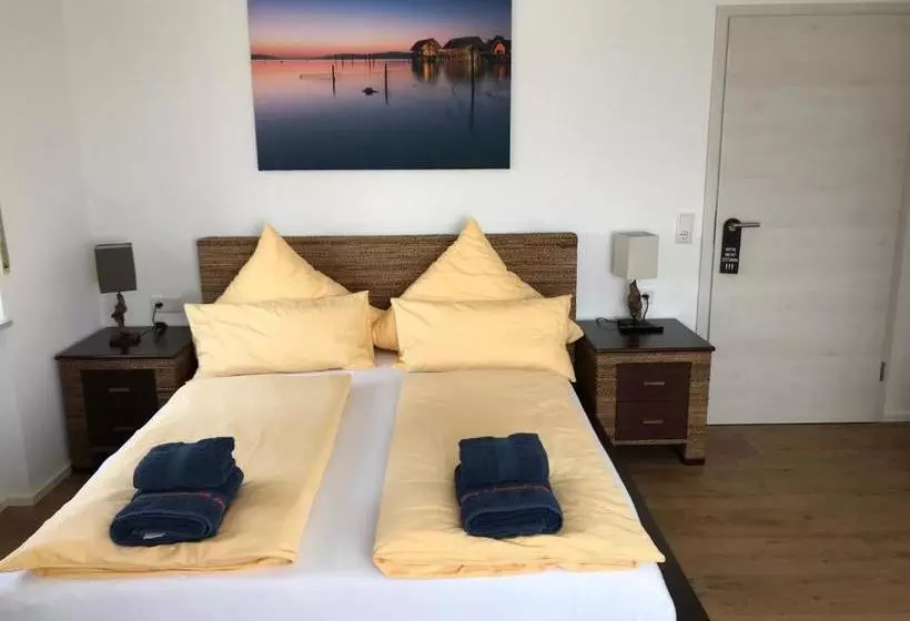 ペンション Gästehaus Am See