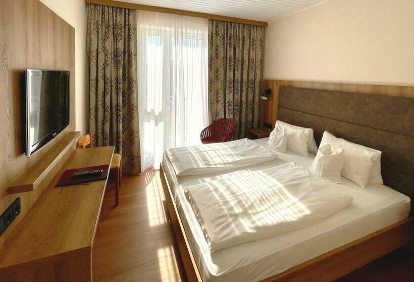 Dorf Hotel Grüner Baum