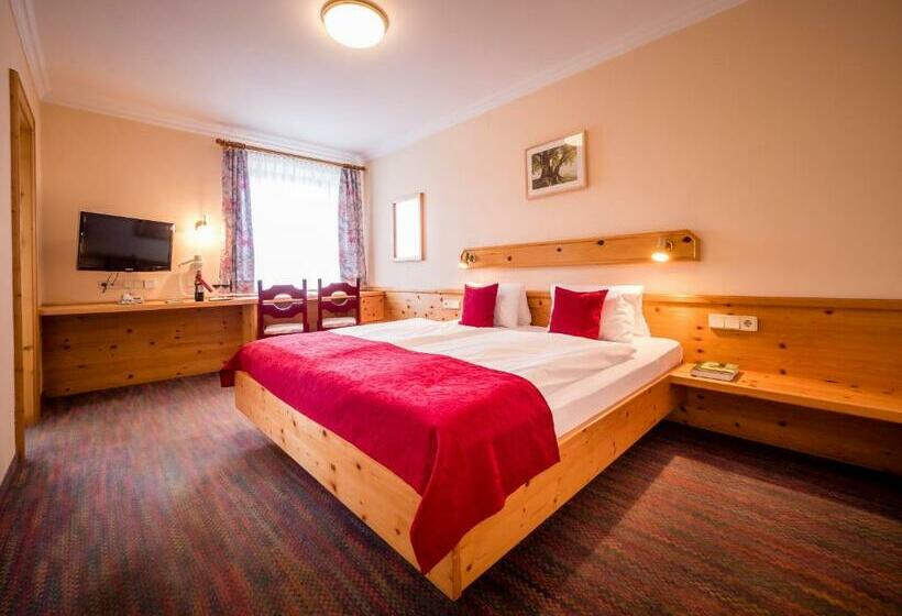 Dorf Hotel Grüner Baum