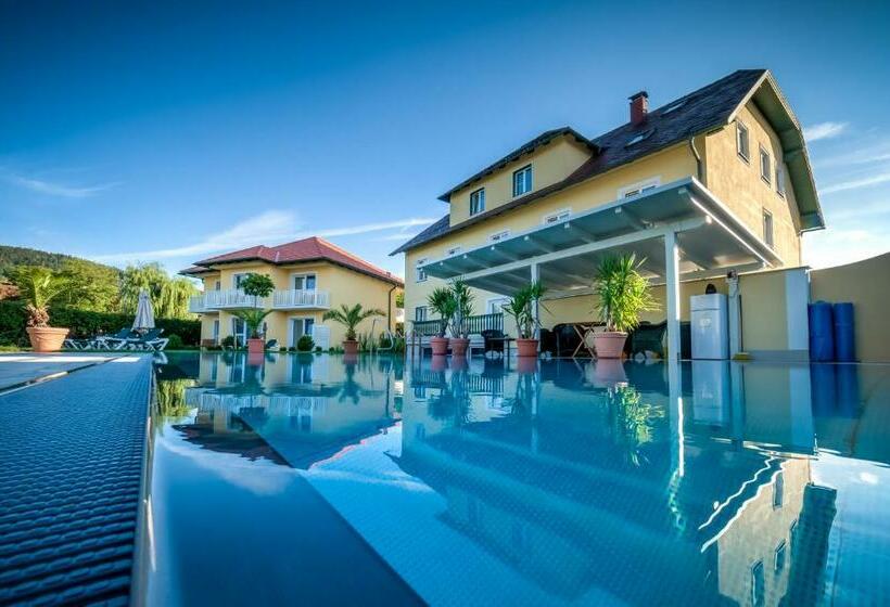 Dorf Hotel Grüner Baum