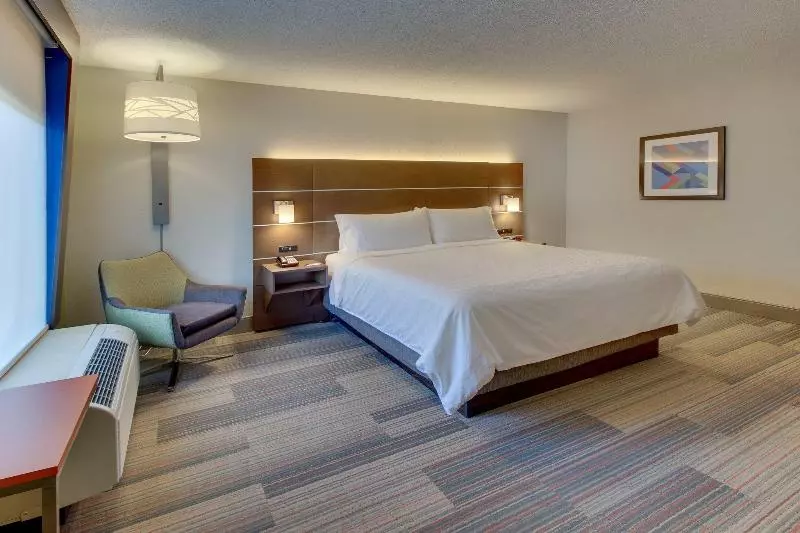 Holiday Inn Express & Suites Atlanta Perimeter Mall Hotel, An Ihg