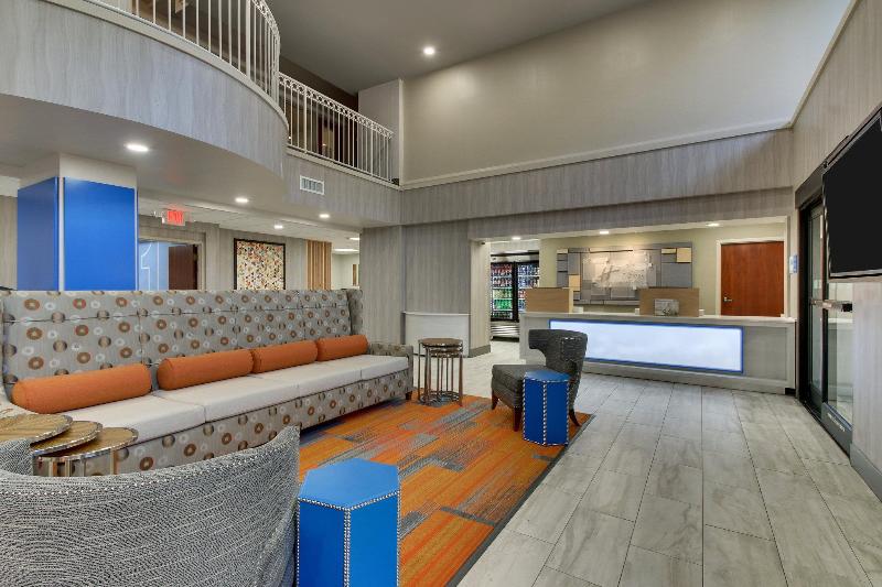 Holiday Inn Express & Suites Atlanta Perimeter Mall Hotel, An Ihg