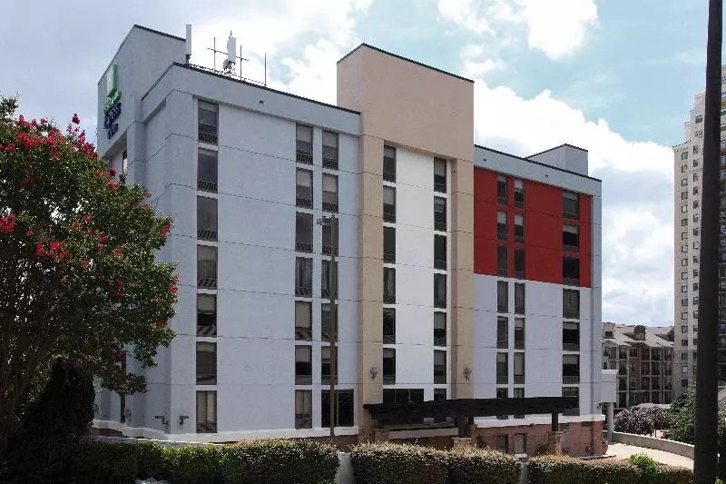 Holiday Inn Express & Suites Atlanta Perimeter Mall Hotel, An Ihg