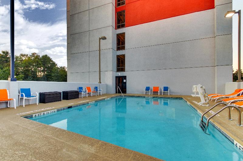 Holiday Inn Express & Suites Atlanta Perimeter Mall Hotel, An Ihg