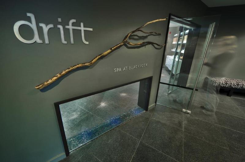 فندق Black Rock Oceanfront Resort