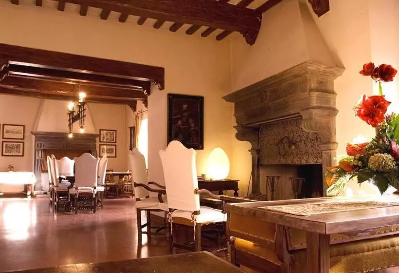 هتل Castello Di Petroia Dimora D Epoca