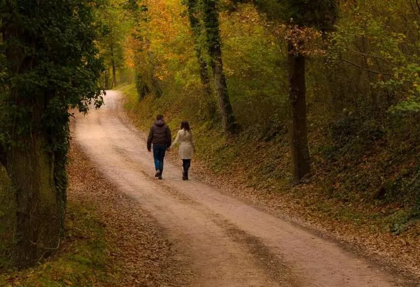 هتل Castello Di Petroia Dimora D Epoca