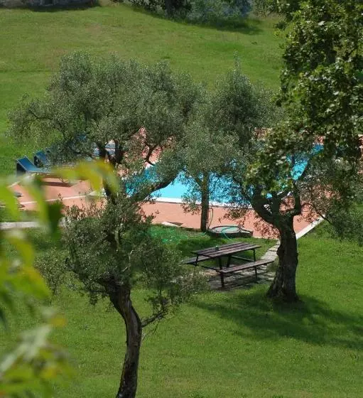 هتل Castello Di Petroia Dimora D Epoca