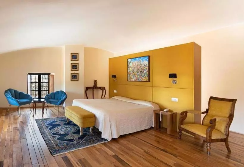 هتل Castello Di Petroia Dimora D Epoca