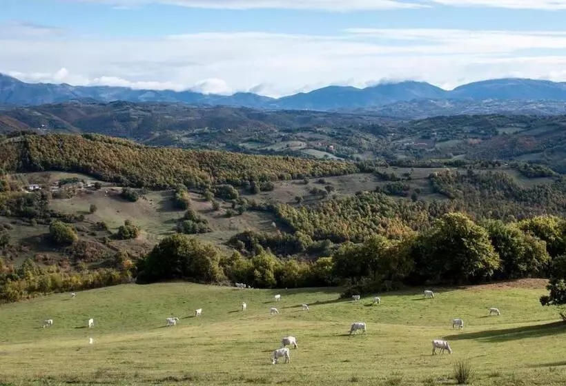 هتل Castello Di Petroia Dimora D Epoca