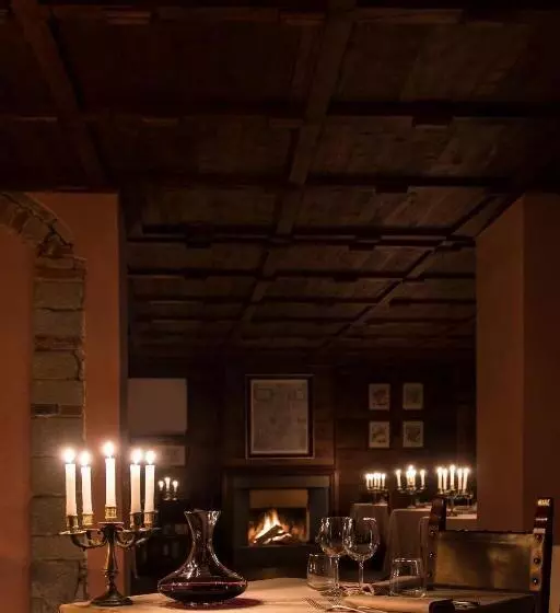 هتل Castello Di Petroia Dimora D Epoca