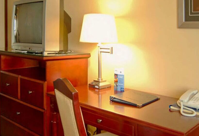 هتل Coast Fraser Inn