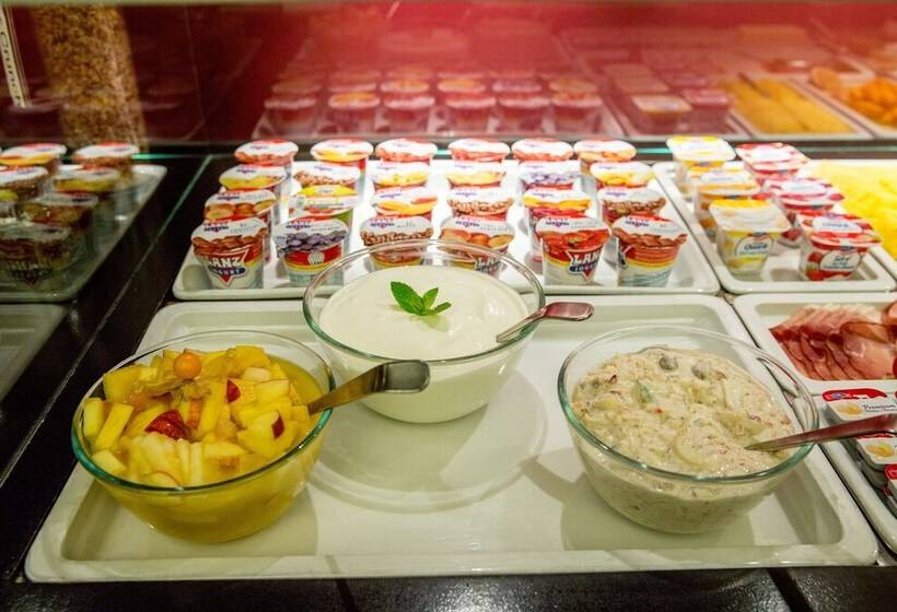 Dasbreitehotel Am Rhein