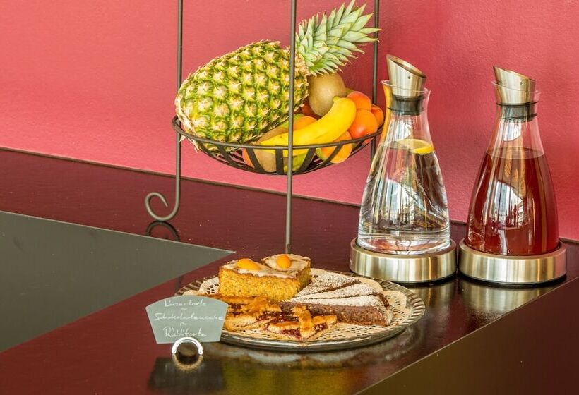 Dasbreitehotel Am Rhein