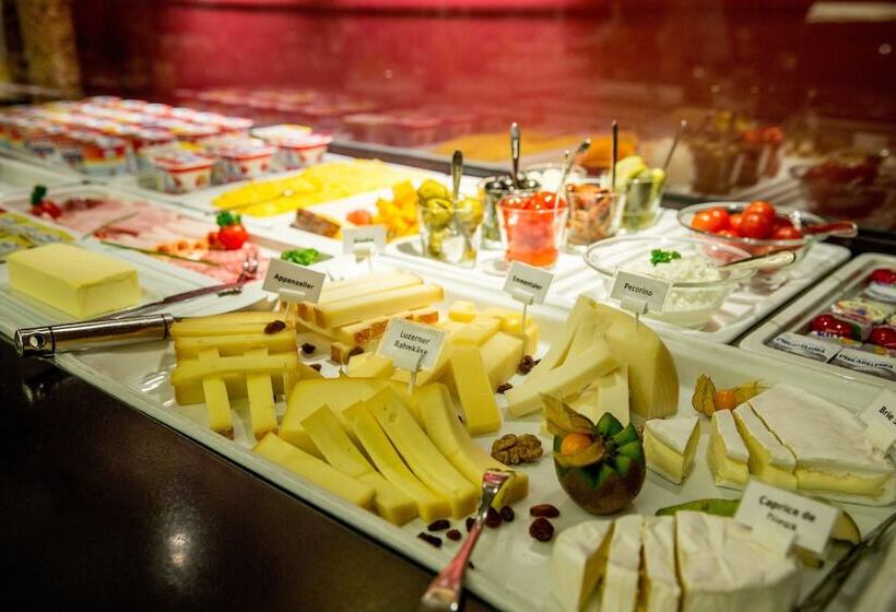 Dasbreitehotel Am Rhein