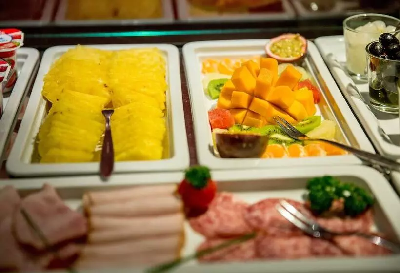 Dasbreitehotel Am Rhein