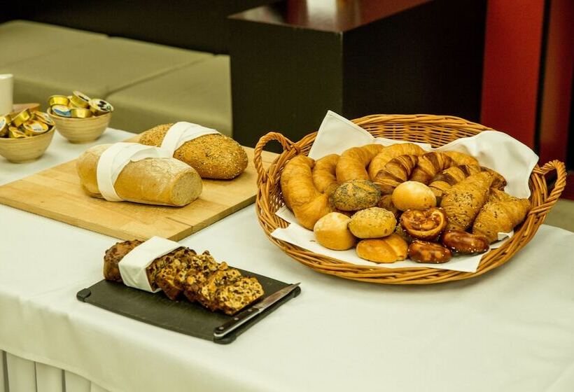 Dasbreitehotel Am Rhein