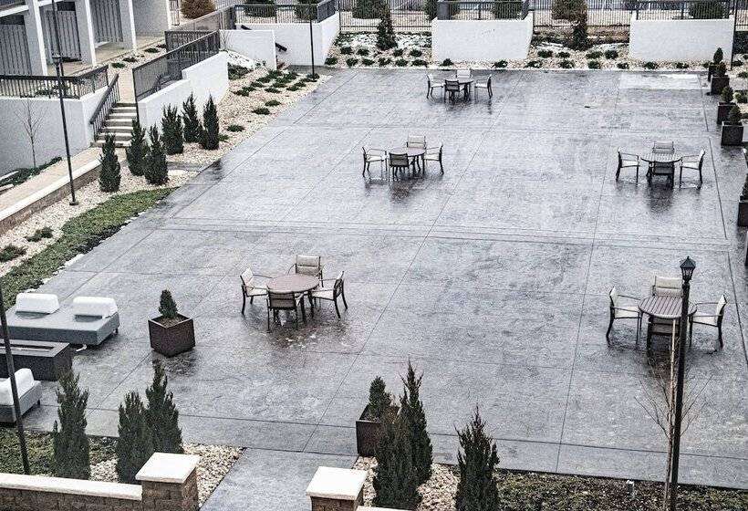 Delta Hotels By Marriott Cincinnati Sharonville