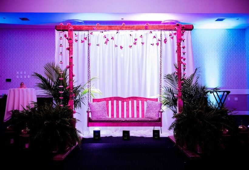 Delta Hotels By Marriott Cincinnati Sharonville