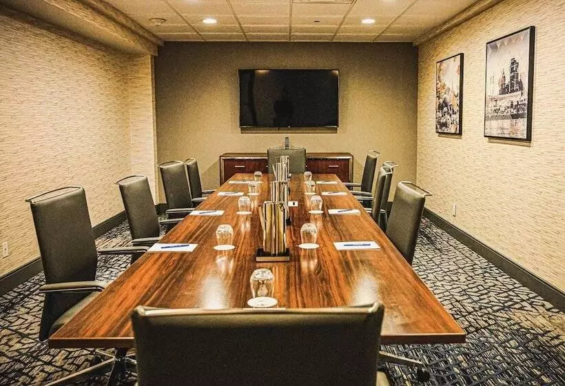 Delta Hotels By Marriott Cincinnati Sharonville