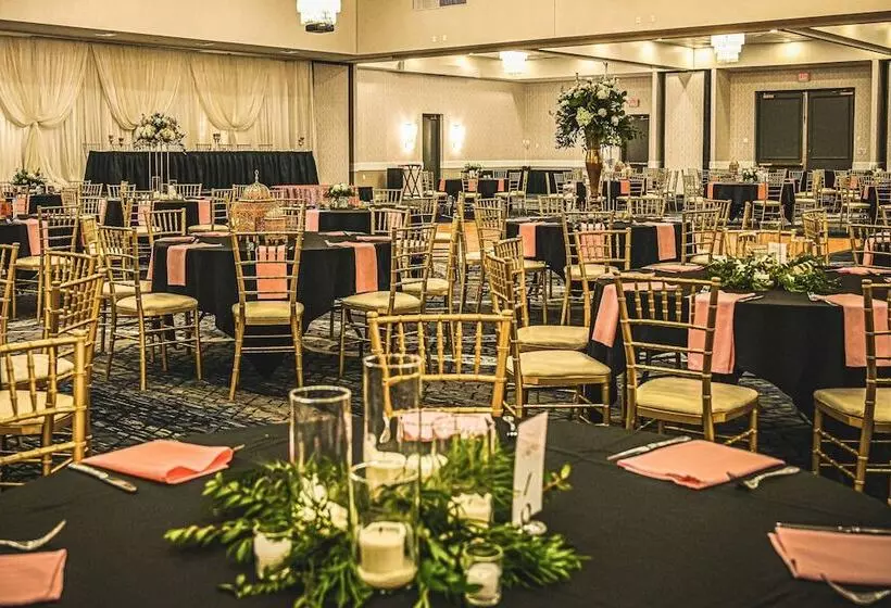 Delta Hotels By Marriott Cincinnati Sharonville