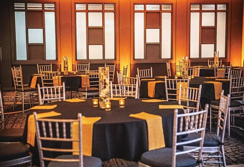 Delta Hotels By Marriott Cincinnati Sharonville