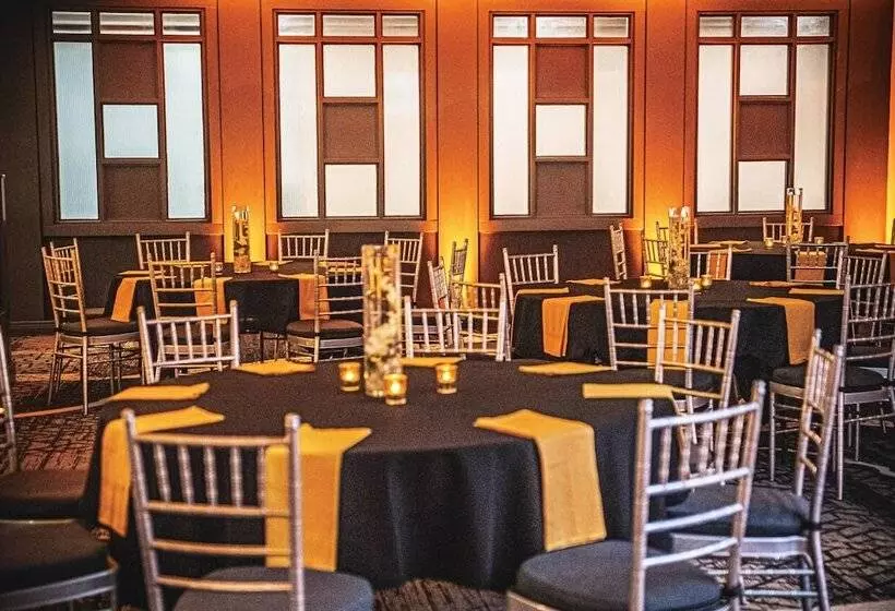 Delta Hotels By Marriott Cincinnati Sharonville