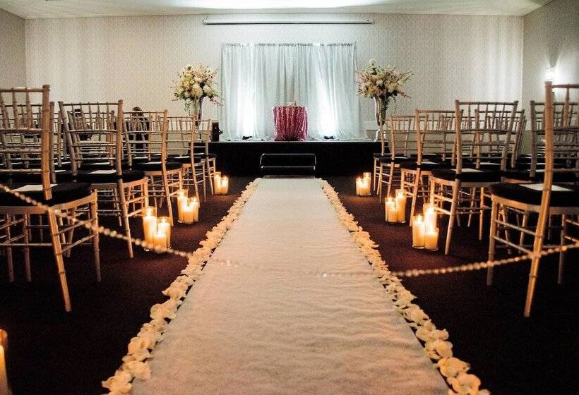 Delta Hotels By Marriott Cincinnati Sharonville