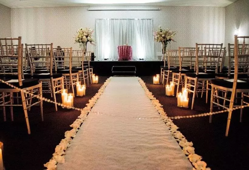 Delta Hotels By Marriott Cincinnati Sharonville