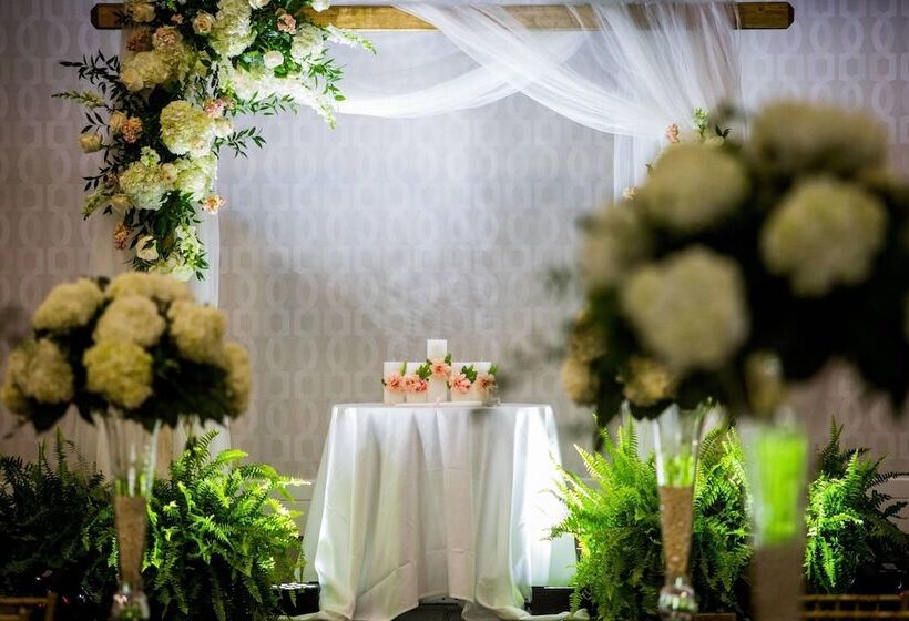 Delta Hotels By Marriott Cincinnati Sharonville