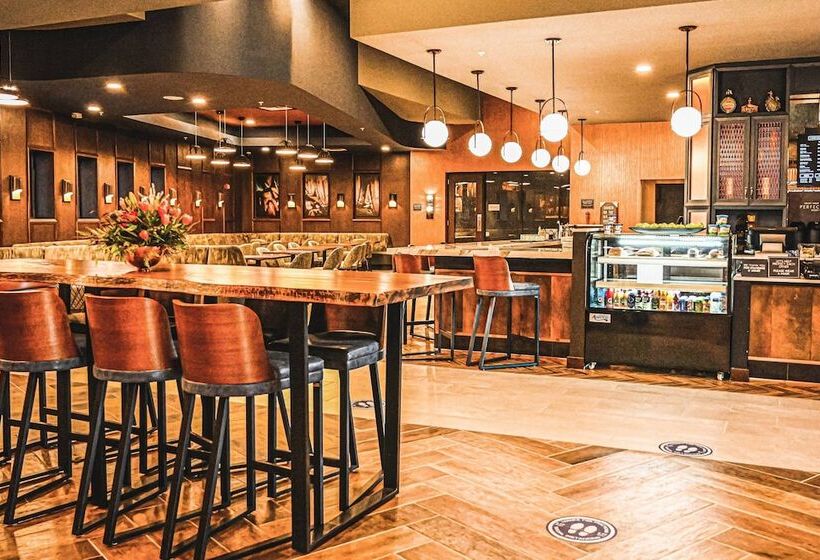 Delta Hotels By Marriott Cincinnati Sharonville