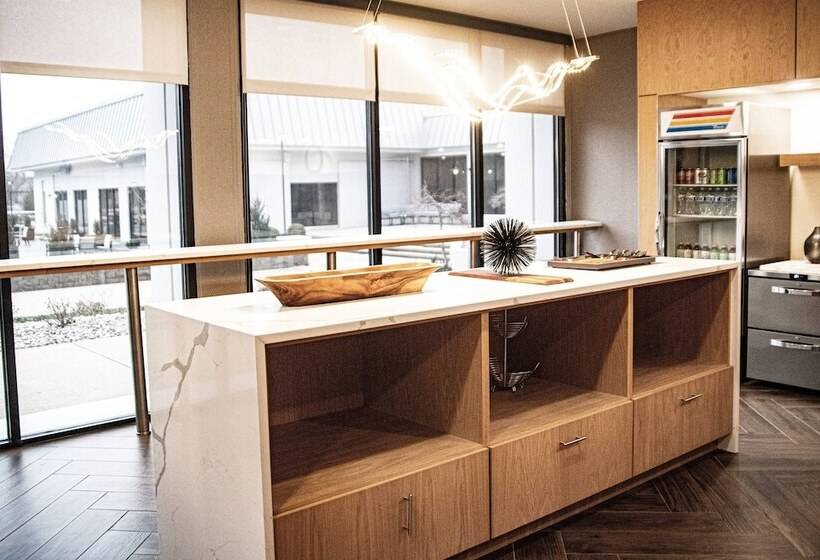 Delta Hotels By Marriott Cincinnati Sharonville