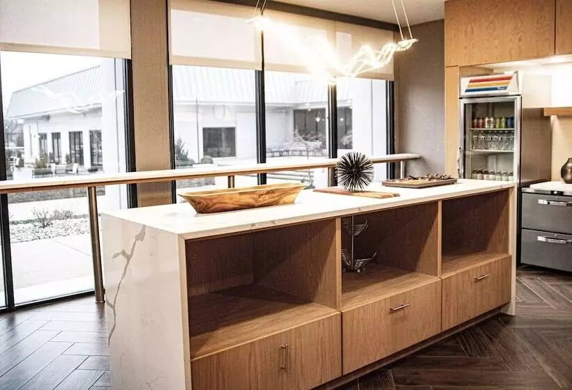 Delta Hotels By Marriott Cincinnati Sharonville