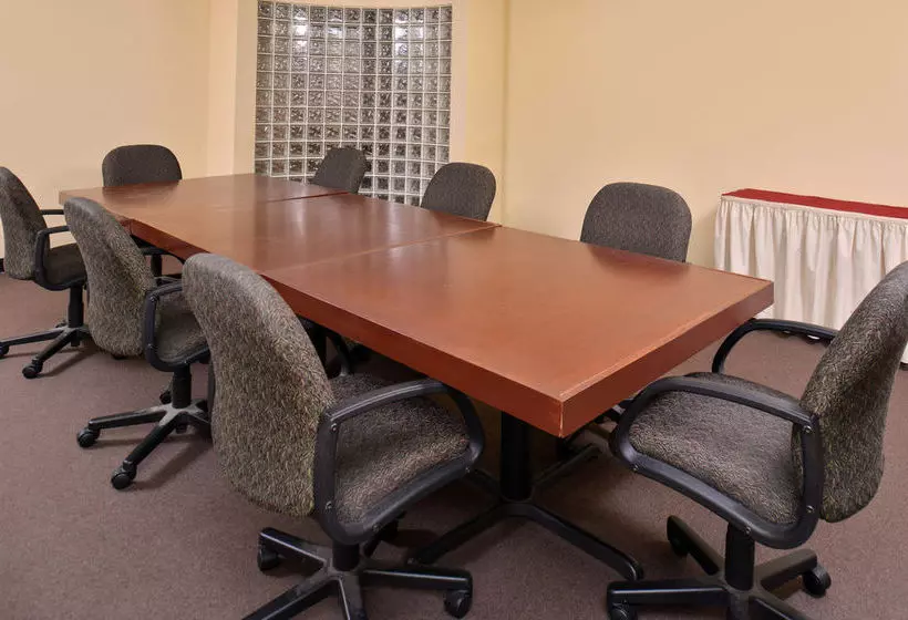 Отель Quality Inn Oklahoma City Airport