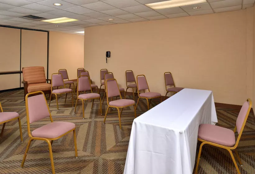 Отель Quality Inn Oklahoma City Airport