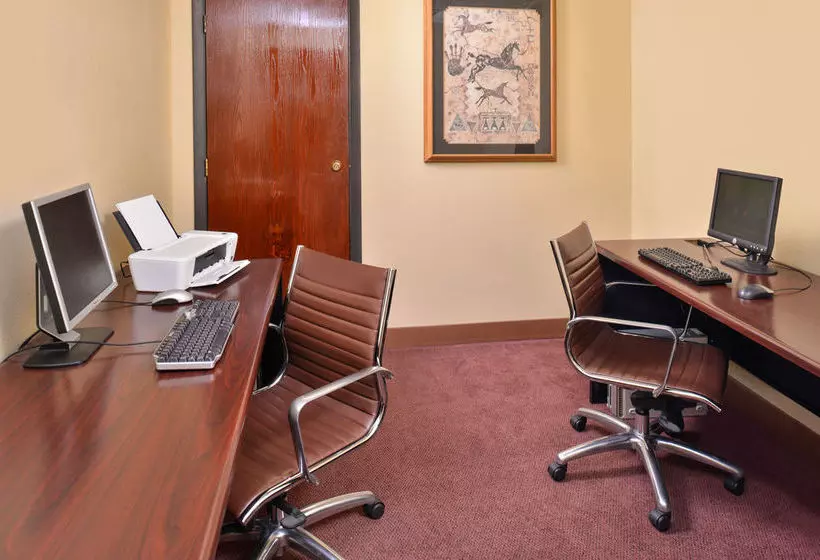 Отель Quality Inn Oklahoma City Airport