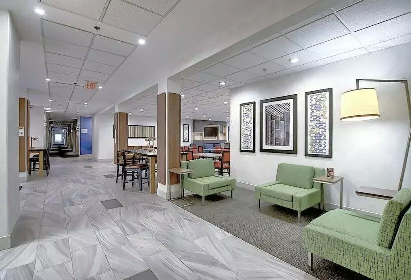 Hotel Holiday Inn Express Airport Calgary, An Ihg