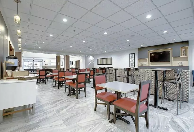 Hotel Holiday Inn Express Airport Calgary, An Ihg