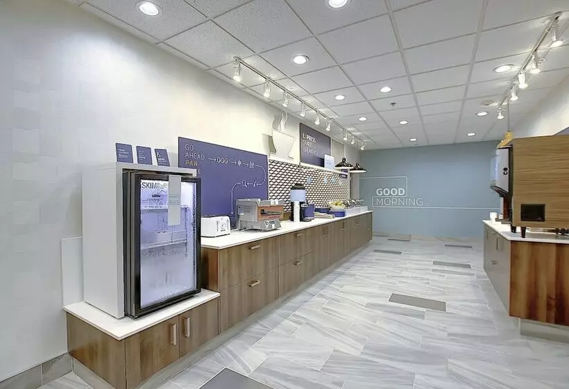 Hotel Holiday Inn Express Airport Calgary, An Ihg