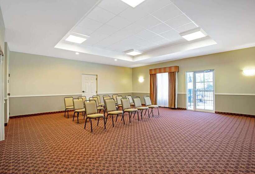 בית מלון כפרי La Quinta By Wyndham Pcb Coastal Palms