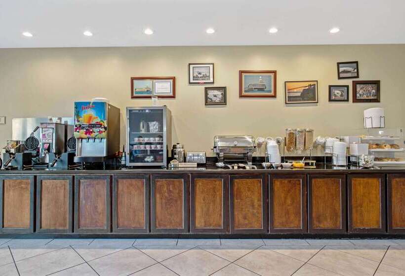 בית מלון כפרי La Quinta By Wyndham Pcb Coastal Palms