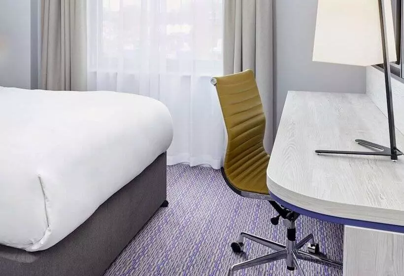 ホテル Leonardo Exeter