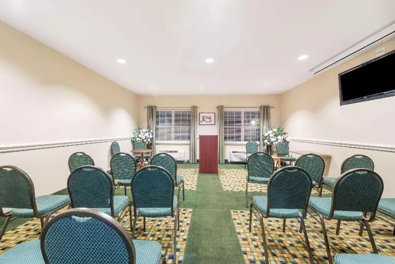 هتل Mainstay Suites Addisondallas