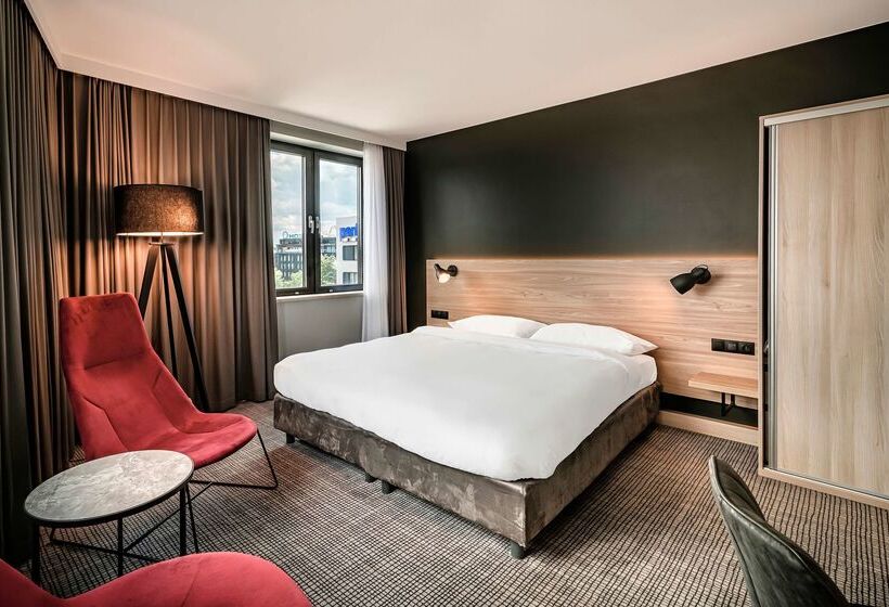 בית מלון כפרי Park Inn By Radisson Krakow