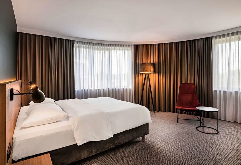 בית מלון כפרי Park Inn By Radisson Krakow